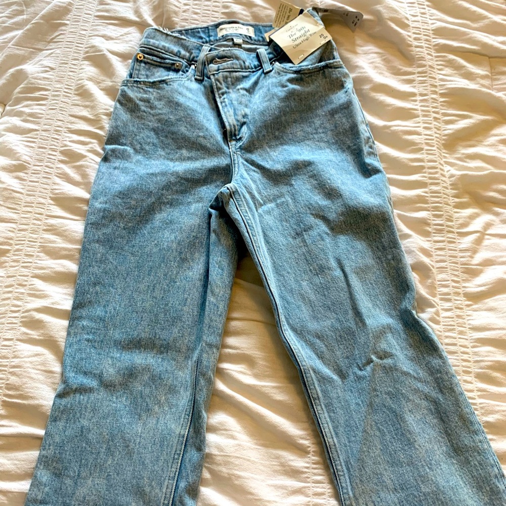NWT Abercrombie Curve Love 90’s Straight-Leg Jeans